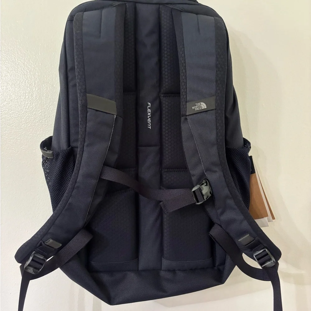 NWT Unisex The North Face Vault Navy Blue and White Backpack with Padded Straps - Picture 2 of 9